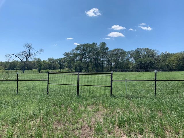 133 Clearfork RD, Lockhart, TX 78644