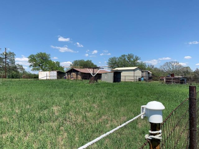 133 Clearfork RD, Lockhart, TX 78644