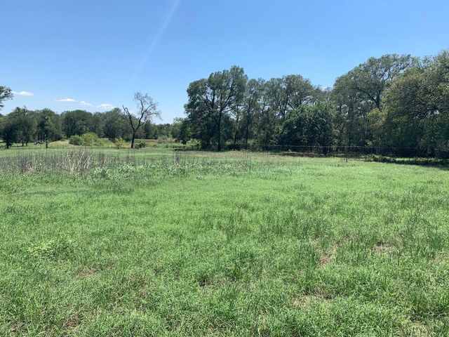 133 Clearfork RD, Lockhart, TX 78644