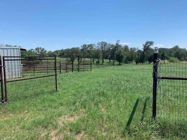 133 Clearfork RD, Lockhart, TX 78644