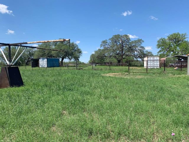 133 Clearfork RD, Lockhart, TX 78644