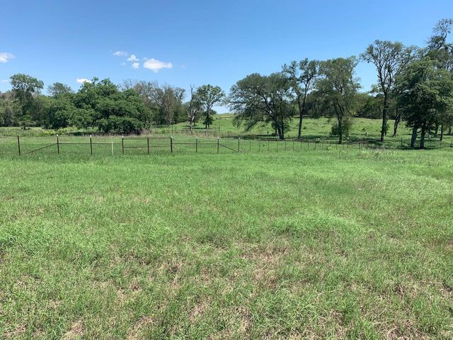 133 Clearfork RD, Lockhart, TX 78644