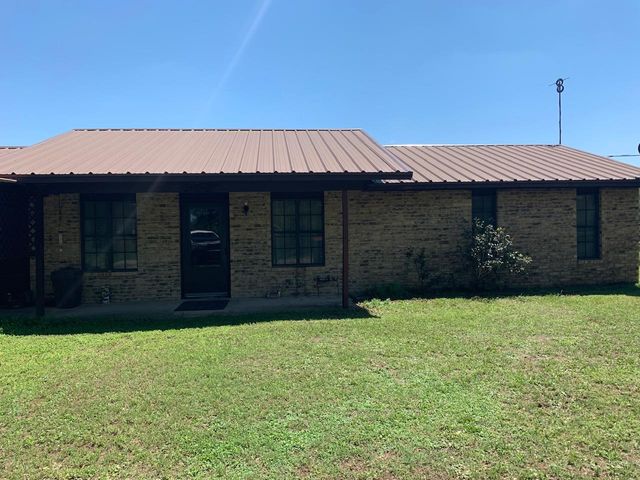 133 Clearfork RD, Lockhart, TX 78644