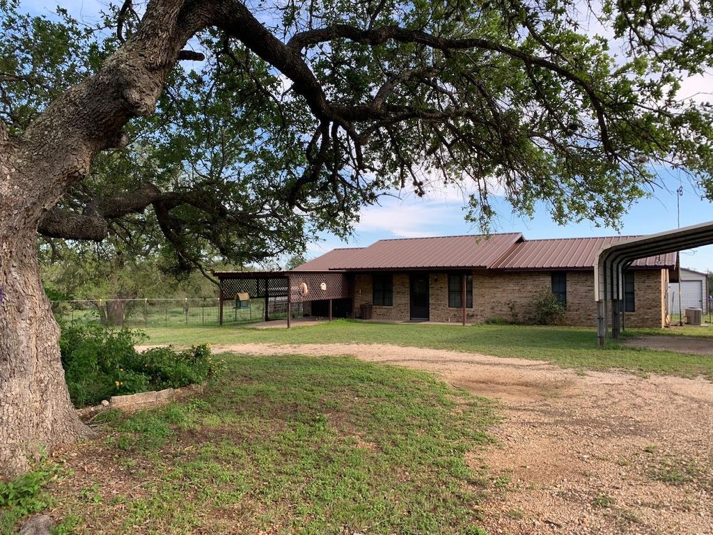 133 Clearfork RD, Lockhart, TX 78644