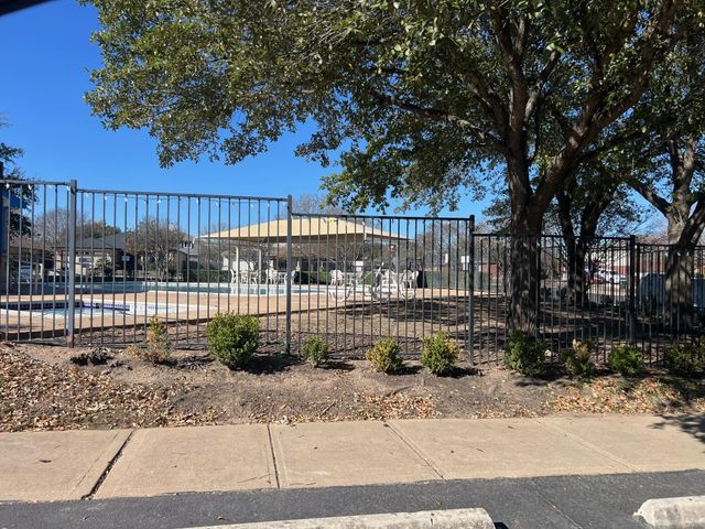 120 Salado DR, Kyle, TX 78640