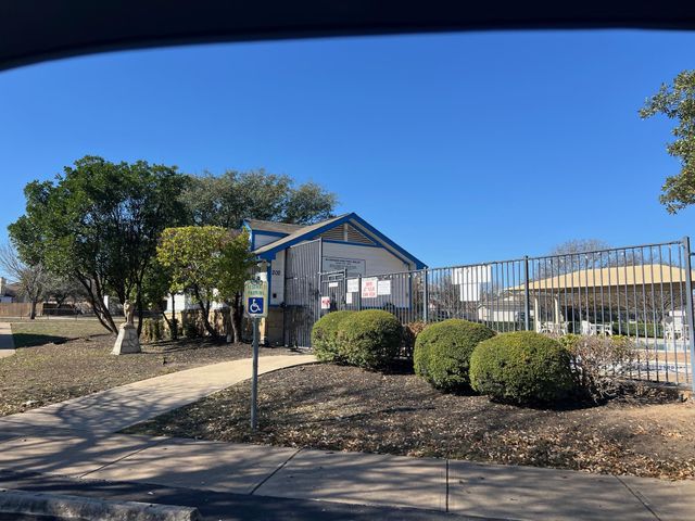 120 Salado DR, Kyle, TX 78640