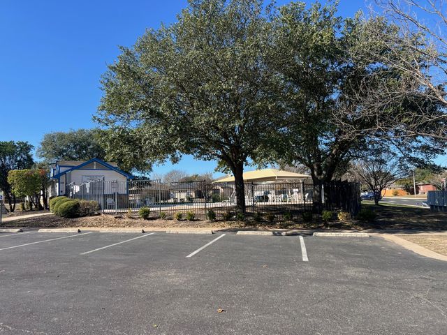 120 Salado DR, Kyle, TX 78640