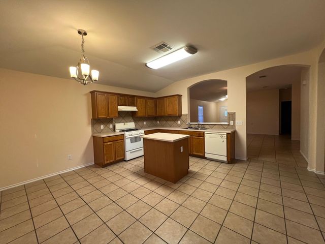 120 Salado DR, Kyle, TX 78640