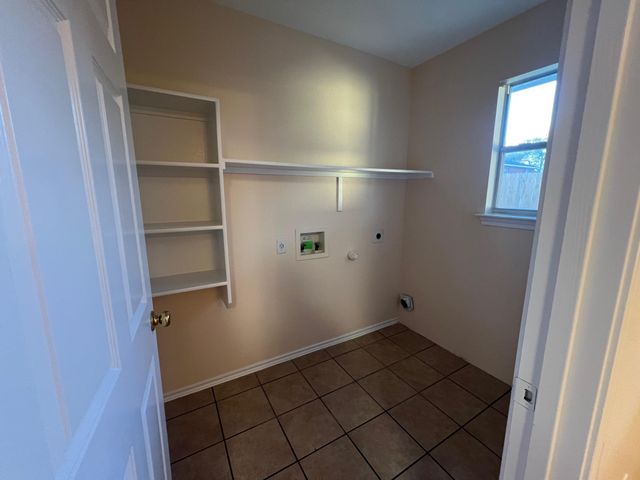 120 Salado DR, Kyle, TX 78640