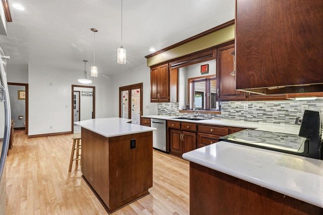 1498 PARKWAY DRIVE, Green Bay, WI 54304