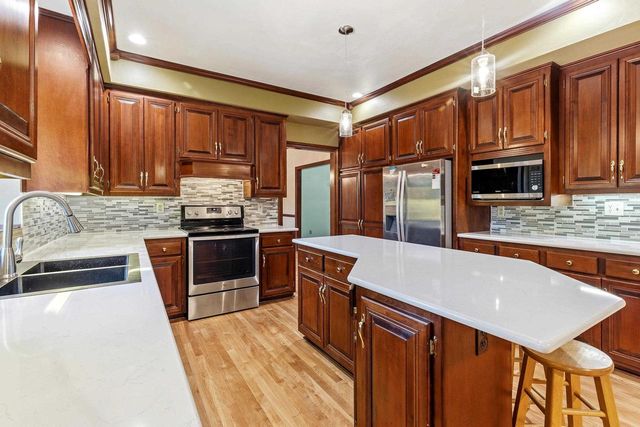 1498 PARKWAY DRIVE, Green Bay, WI 54304
