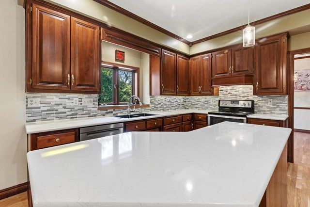 1498 PARKWAY DRIVE, Green Bay, WI 54304