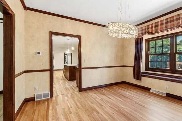 1498 PARKWAY DRIVE, Green Bay, WI 54304