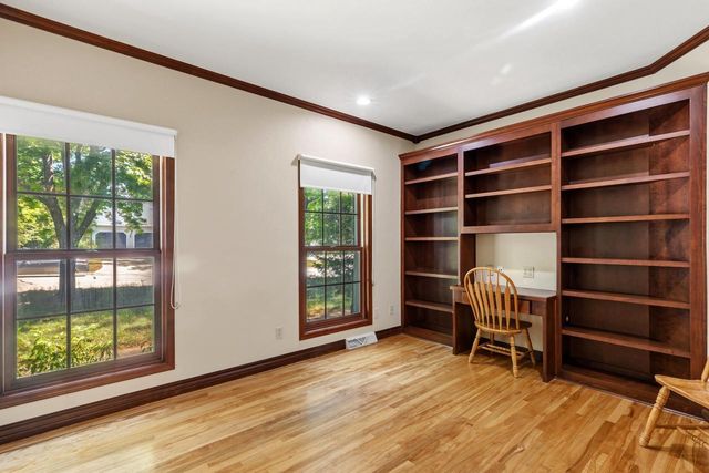 1498 PARKWAY DRIVE, Green Bay, WI 54304