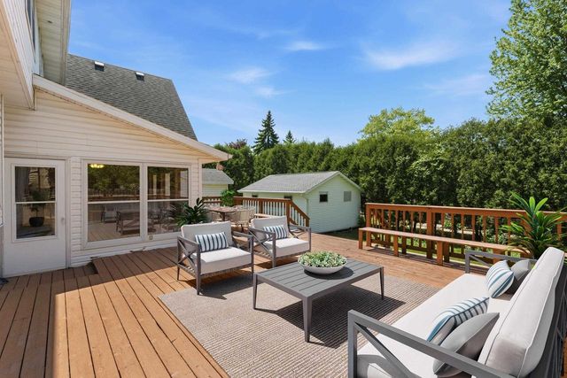 1498 PARKWAY DRIVE, Green Bay, WI 54304