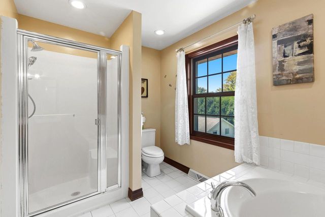 1498 PARKWAY DRIVE, Green Bay, WI 54304