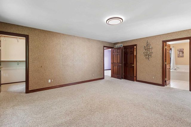 1498 PARKWAY DRIVE, Green Bay, WI 54304