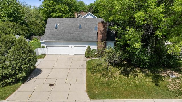 1498 PARKWAY DRIVE, Green Bay, WI 54304