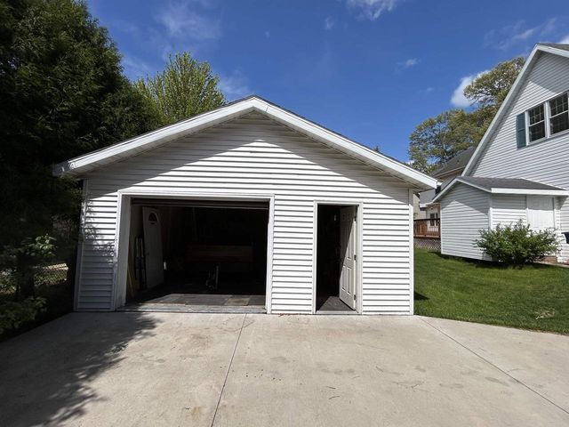 1498 PARKWAY DRIVE, Green Bay, WI 54304