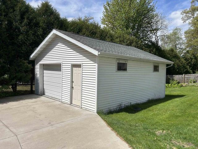 1498 PARKWAY DRIVE, Green Bay, WI 54304