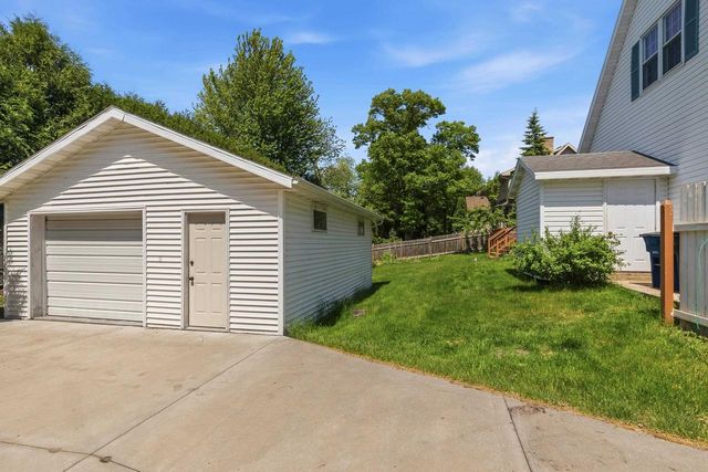 1498 PARKWAY DRIVE, Green Bay, WI 54304