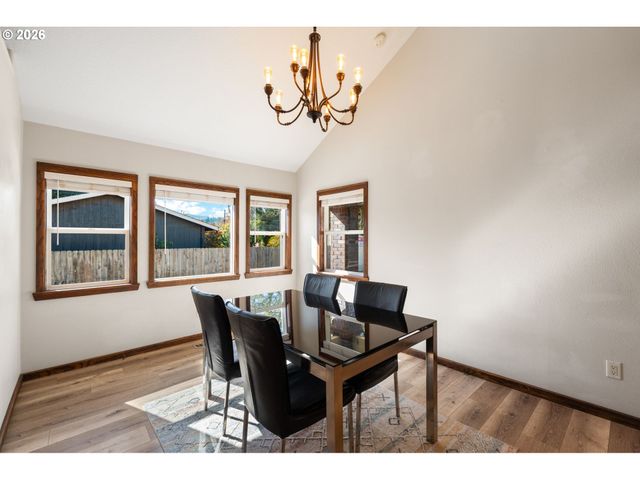 103 W HUMPHREY St, Yacolt, WA 98675