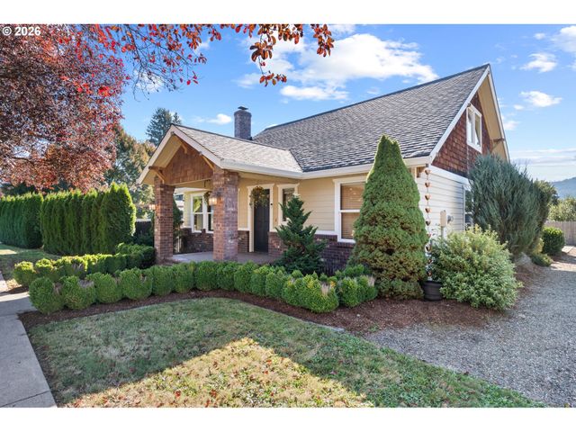 103 W HUMPHREY St, Yacolt, WA 98675