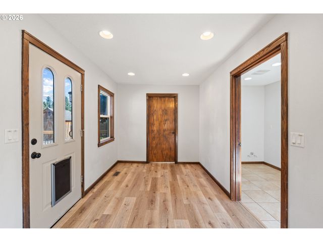 103 W HUMPHREY St, Yacolt, WA 98675