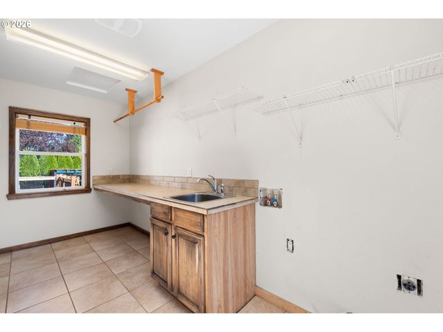 103 W HUMPHREY St, Yacolt, WA 98675