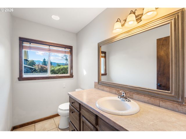 103 W HUMPHREY St, Yacolt, WA 98675