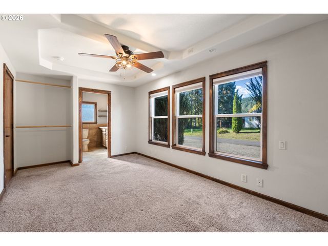 103 W HUMPHREY St, Yacolt, WA 98675