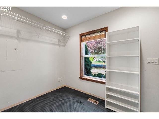 103 W HUMPHREY St, Yacolt, WA 98675