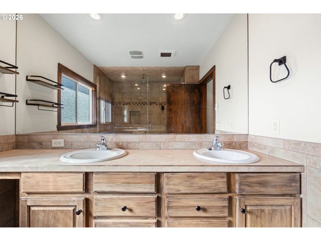 103 W HUMPHREY St, Yacolt, WA 98675