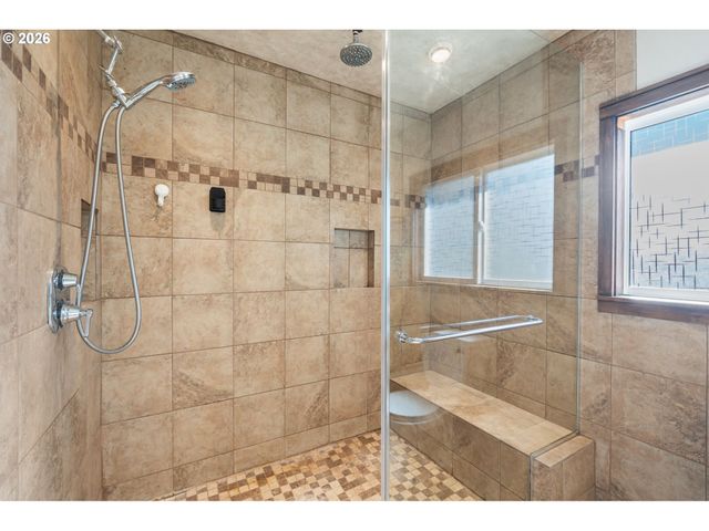 103 W HUMPHREY St, Yacolt, WA 98675