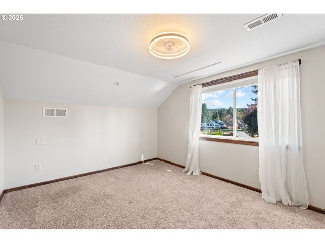 103 W HUMPHREY St, Yacolt, WA 98675
