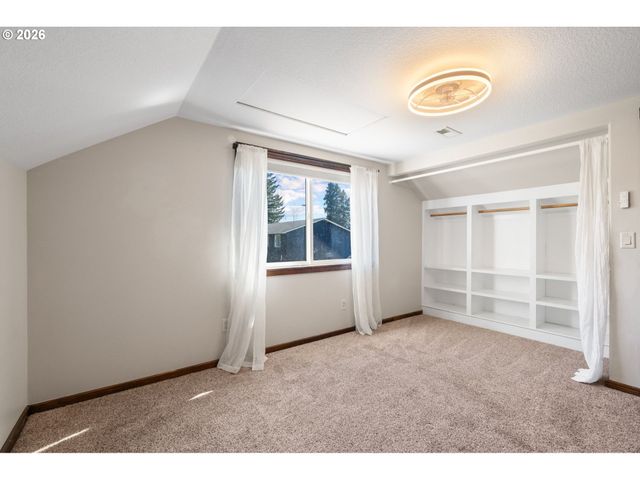 103 W HUMPHREY St, Yacolt, WA 98675