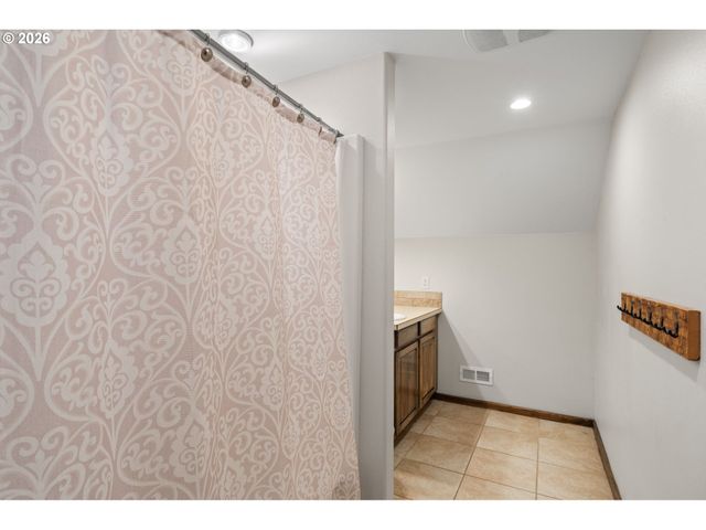 103 W HUMPHREY St, Yacolt, WA 98675