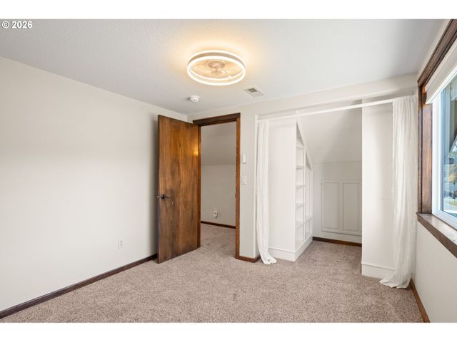 103 W HUMPHREY St, Yacolt, WA 98675