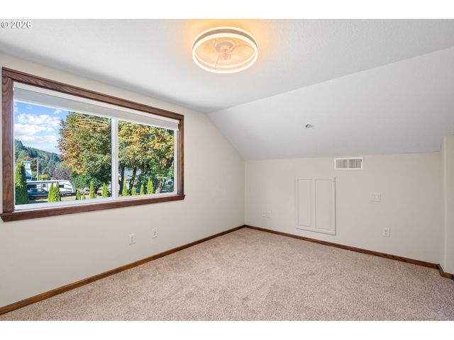 103 W HUMPHREY St, Yacolt, WA 98675