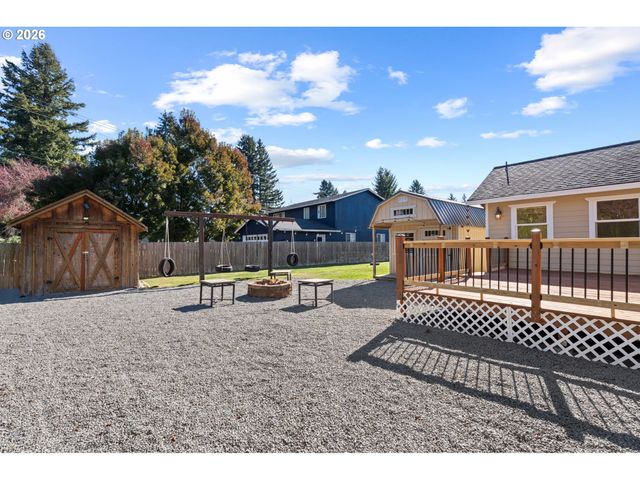 103 W HUMPHREY St, Yacolt, WA 98675
