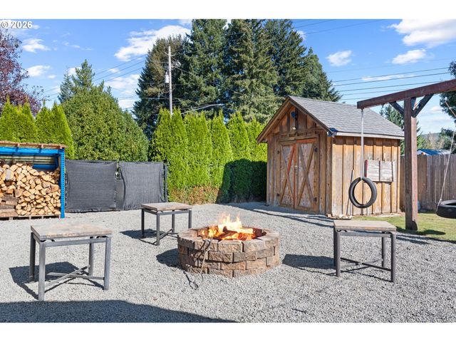 103 W HUMPHREY St, Yacolt, WA 98675