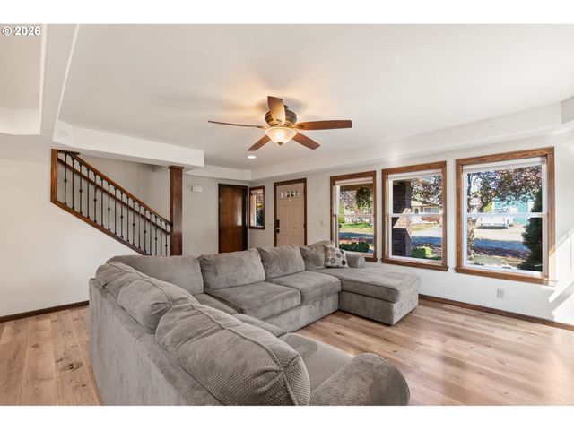 103 W HUMPHREY St, Yacolt, WA 98675