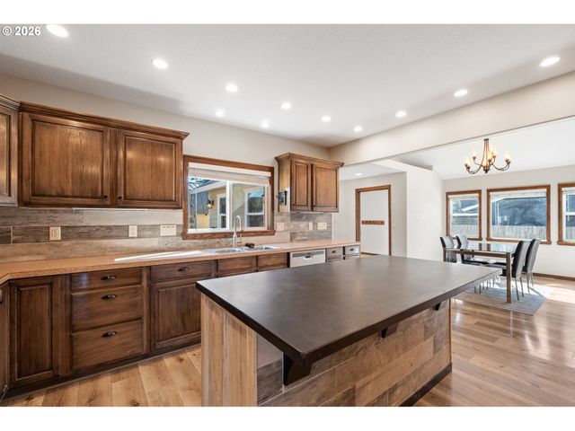 103 W HUMPHREY St, Yacolt, WA 98675
