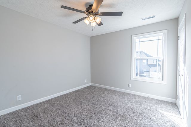 233 Cotoneaster Ln, Clarksville, TN 37043