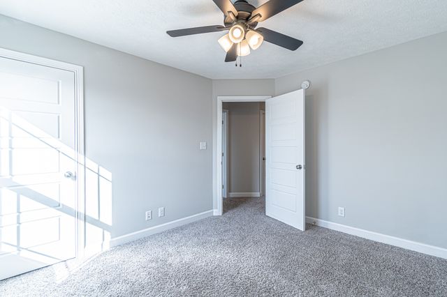 233 Cotoneaster Ln, Clarksville, TN 37043