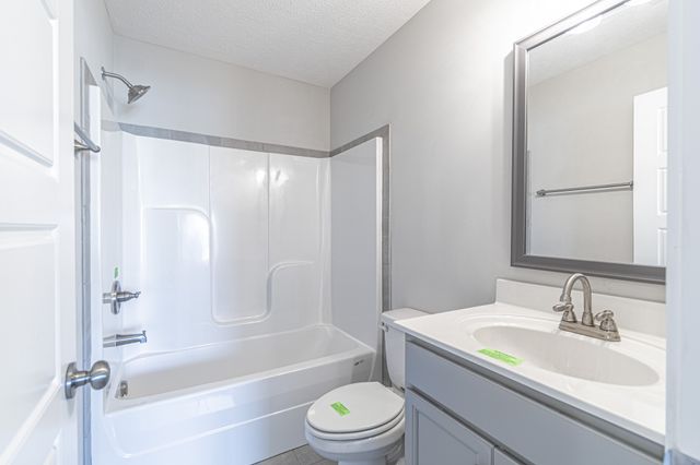 233 Cotoneaster Ln, Clarksville, TN 37043