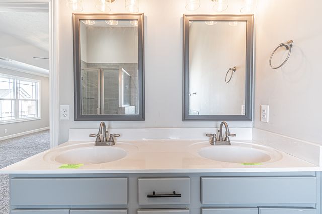 233 Cotoneaster Ln, Clarksville, TN 37043