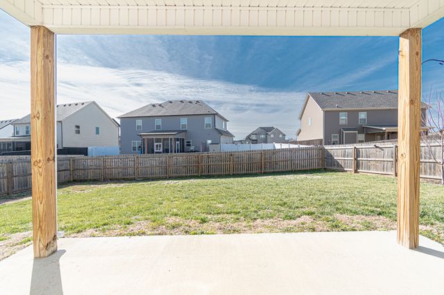 233 Cotoneaster Ln, Clarksville, TN 37043