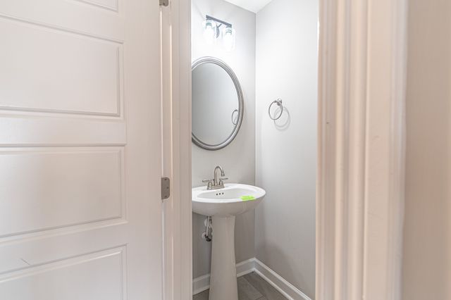 233 Cotoneaster Ln, Clarksville, TN 37043