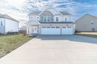 233 Cotoneaster Ln, Clarksville, TN 37043